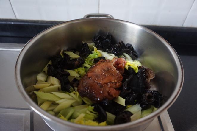 西芹木耳炒肉片的做法-醬香味炒菜譜