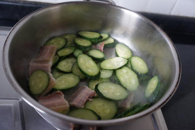 黃瓜炒咸肉的做法-家常味炒菜譜