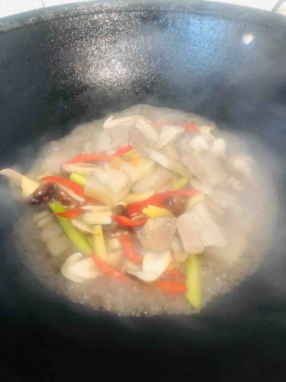 松茸炒肉片的做法-家常味炒菜譜