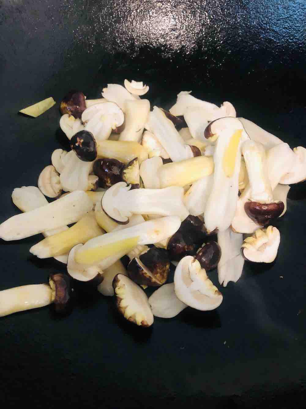 松茸炒肉片的做法-家常味炒菜譜