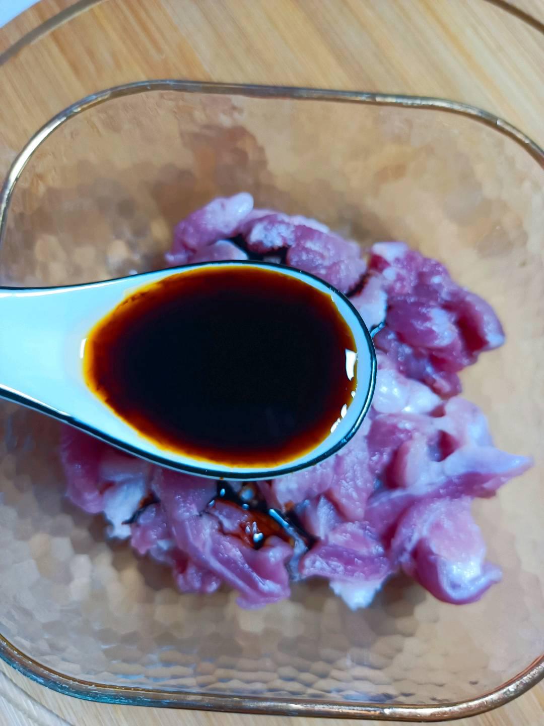 家常芹菜炒肉的做法-家常味炒菜譜