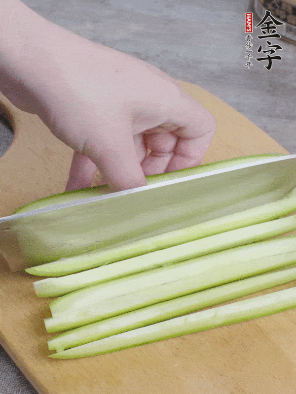 火腿醬炒西葫蘆的做法-麻辣味炒菜譜