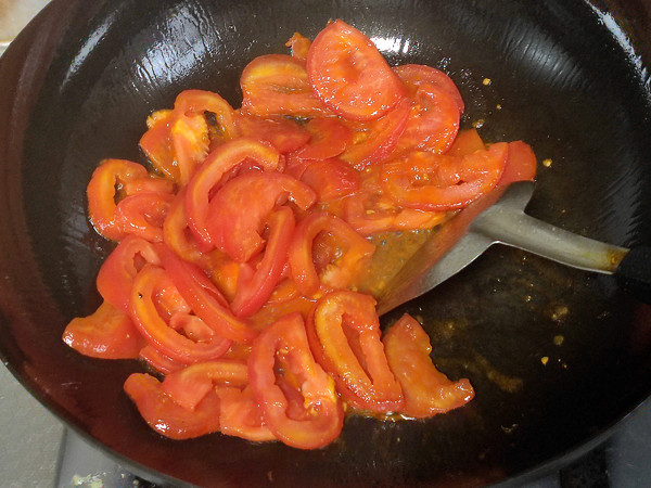 番茄水煮肉片的做法-咸鮮味煮菜譜