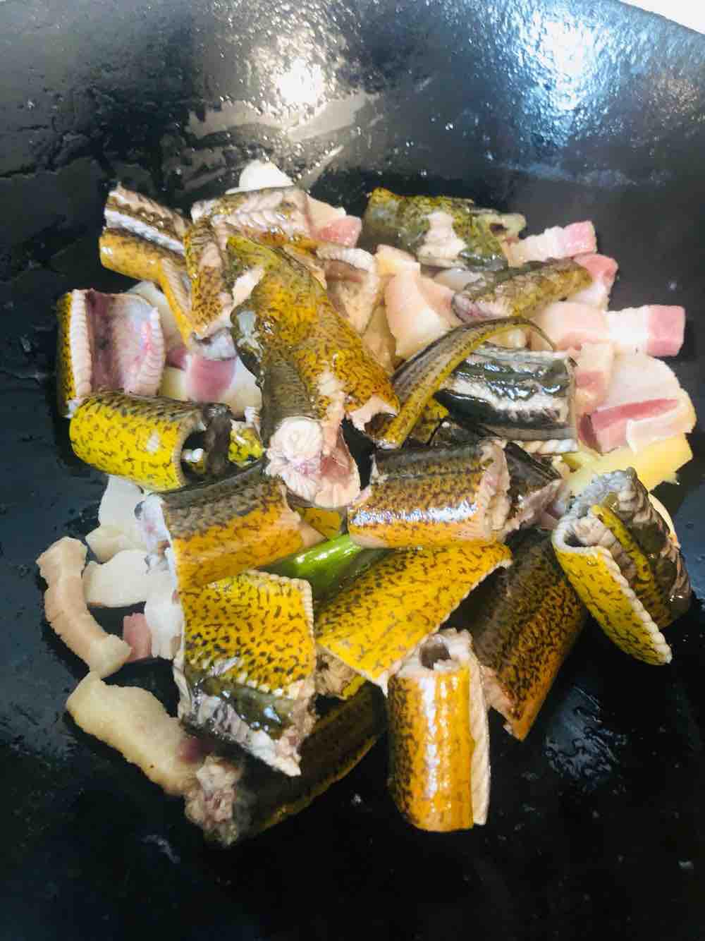 咸肉黃鱔的做法-咸鮮味煮菜譜