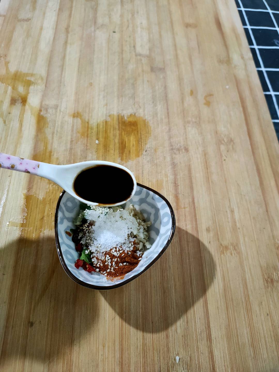 豬皮凍的做法-家常味拌菜譜