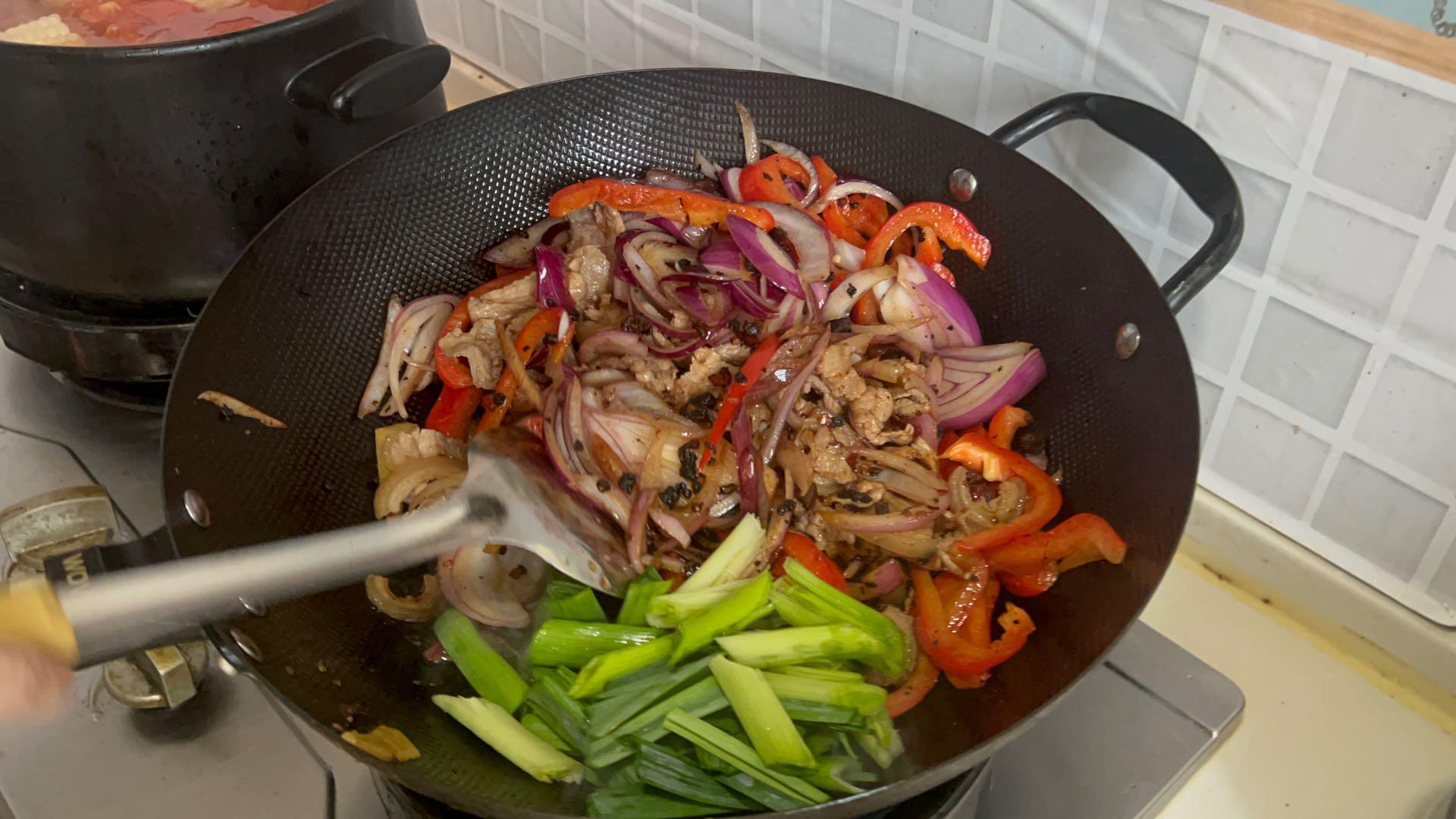 回鍋肉的做法-豆瓣味炒菜譜