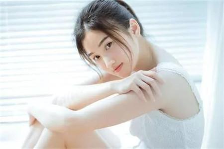 護(hù)膚技巧最重要的保濕護(hù)理大作戰(zhàn) 漂亮女生都在關(guān)注-易網(wǎng)健康<a href=http://www.xllyou.com/jkys/ target=_blank class=infotextkey>養(yǎng)生</a>網(wǎng) 護(hù)膚技巧最重要的保濕護(hù)理大作戰(zhàn) 漂亮女生都在關(guān)注