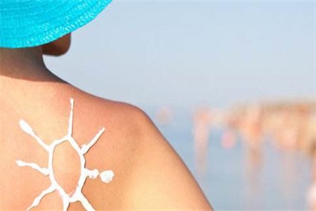 女性正確護(hù)膚小技巧,除了防曬,這兩點也不能少-易網(wǎng)健康養(yǎng)生網(wǎng) 女性正確護(hù)膚小技巧,除了防曬,這兩點也不能少