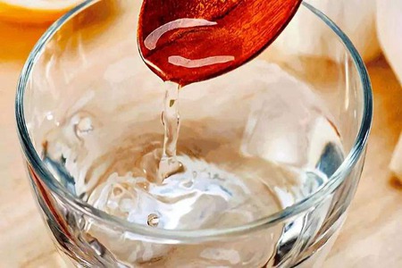 白醋洗臉的正確方法,食醋美容不傷膚的技巧-易網健康<a href=http://www.xllyou.com/jkys/ target=_blank class=infotextkey>養生</a>網 白醋洗臉的正確方法,食醋美容不傷膚的技巧