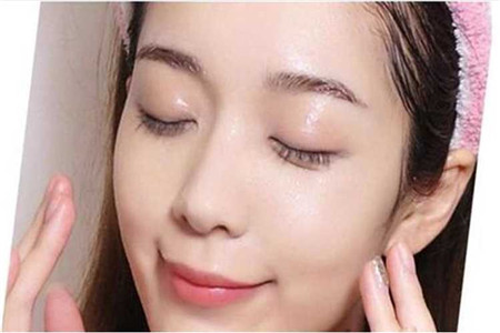 為什么網(wǎng)紅美女拍照自帶濾鏡 學(xué)會三招護(hù)膚技巧讓肌膚白里透紅