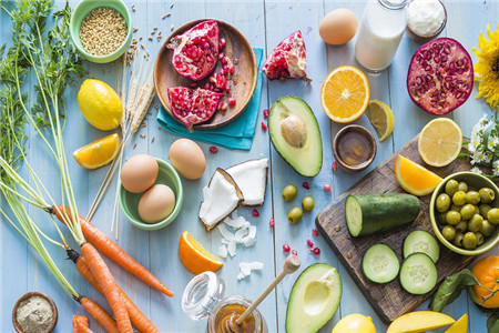 淡化臉上斑點的三大辦法,日常生活多加注意-易網健康<a href=http://www.xllyou.com/jkys/ target=_blank class=infotextkey>養生</a>網 淡化臉上斑點的三大辦法,日常生活多加注意