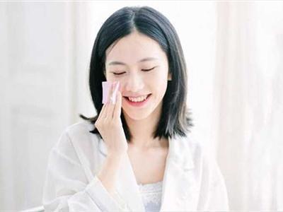 為什么說肌膚問題多靠保濕保養,如何給皮膚補水最關鍵