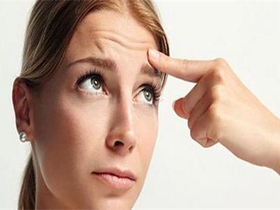 面部肌膚太顯老,可能是你抬頭紋太明顯