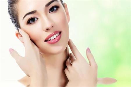 不要再固定使用一套化妝品,更換水乳護膚品的技巧注意事項-易網(wǎng)健康養(yǎng)生網(wǎng) 不要再固定使用一套化妝品,更換水乳護膚品的技巧注意事項