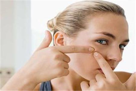 青春期女性長痘必非小事?可能要面臨的問題以及建議性護膚法-易網<a href=http://www.xllyou.com/ target=_blank class=infotextkey>健康養生</a>網 青春期女性長痘必非小事?可能要面臨的問題以及建議性護膚法