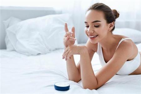 五大不同護膚產品使用步驟講解,女性榮獲美麗要用心-易網<a href=http://www.xllyou.com/ target=_blank class=infotextkey>健康養生</a>網 五大不同護膚產品使用步驟講解,女性榮獲美麗要用心