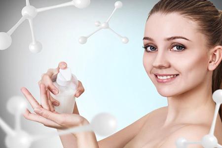 女生臉上愛出油怎么辦,三個方法為打造清爽肌膚-易網<a href=http://www.xllyou.com/ target=_blank class=infotextkey>健康養生</a>網 女生臉上愛出油怎么辦,三個方法為打造清爽肌膚