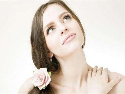 怎么美白皮膚最有效？它可以改善膚色不均并提亮膚色