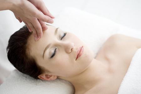 認真P圖不如學會正確護膚,肌膚水潤透光才是真少女-易網健康<a href=http://www.xllyou.com/jkys/ target=_blank class=infotextkey>養生</a>網 認真P圖不如學會正確護膚,肌膚水潤透光才是真少女