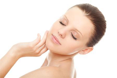 皮膚毛孔粗大怎么辦?縮小毛孔最快的方法是做好這件事-易網<a href=http://www.xllyou.com/ target=_blank class=infotextkey>健康養生</a>網 皮膚毛孔粗大怎么辦?縮小毛孔最快的方法是做好這件事