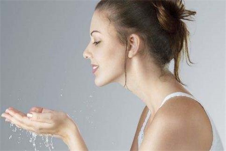 皮膚毛孔粗大怎么辦?縮小毛孔最快的方法是做好這件事-易網健康養生網 皮膚毛孔粗大怎么辦?縮小毛孔最快的方法是做好這件事