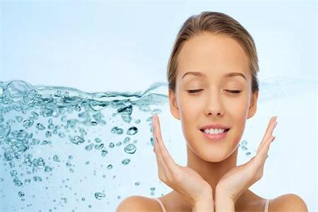 女性護(hù)膚別交智商稅,這兩種護(hù)膚方式根本就是錯(cuò)誤的!-易網(wǎng)健康<a href=http://www.xllyou.com/jkys/ target=_blank class=infotextkey>養(yǎng)生</a>網(wǎng) 女性護(hù)膚別交智商稅,這兩種護(hù)膚方式根本就是錯(cuò)誤的!