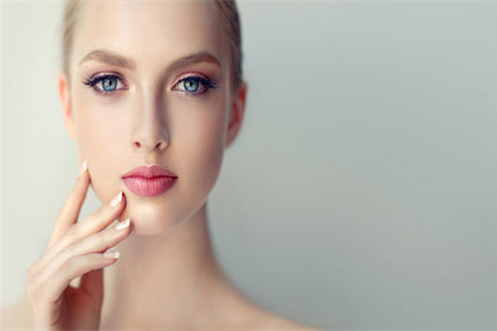 敏感肌經(jīng)常性出現(xiàn)紅血絲,緩解臉部肌膚刺激是關(guān)鍵-易網(wǎng)<a href=http://www.xllyou.com/ target=_blank class=infotextkey>健康養(yǎng)生</a>網(wǎng) 敏感肌經(jīng)常性出現(xiàn)紅血絲,緩解臉部肌膚刺激是關(guān)鍵