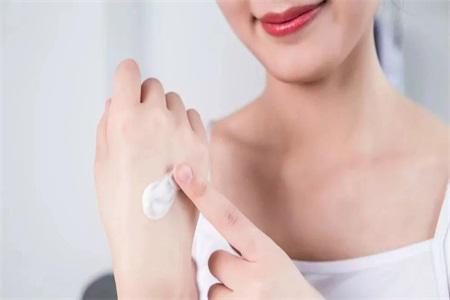 面部皮膚過敏的原因,一般都和這三點有關-易網健康養生網 面部皮膚過敏的原因,一般都和這三點有關