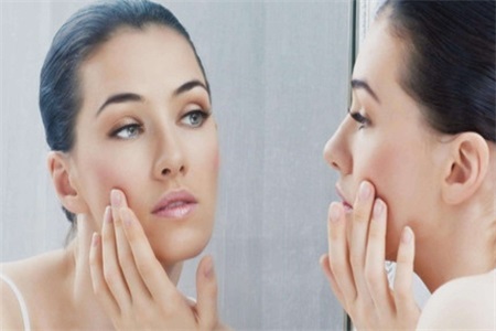 面部皮膚過敏的原因,一般都和這三點有關-易網<a href=http://www.xllyou.com/ target=_blank class=infotextkey>健康養生</a>網 面部皮膚過敏的原因,一般都和這三點有關