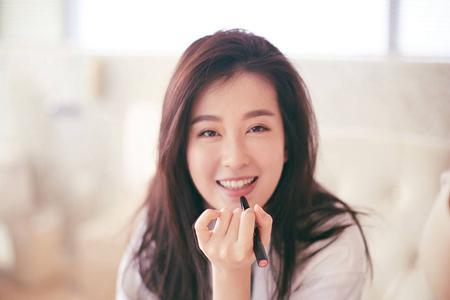 女明星都是怎么祛痘的,娜扎清潔徐璐補水,喬欣最科學-易網健康養生網 女明星都是怎么祛痘的,娜扎清潔徐璐補水,喬欣最科學