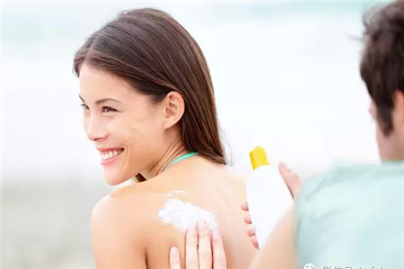 護膚過程中的那些注意事項,簡單的護膚常識要記-易網(wǎng)健康<a href=http://www.xllyou.com/jkys/ target=_blank class=infotextkey>養(yǎng)生</a>網(wǎng) 護膚過程中的那些注意事項,簡單的護膚常識要記