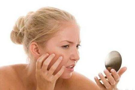 改善油性肌膚的方法，夏日女性怎么保持清爽妝感