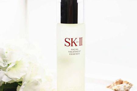 Sk2神仙水和小燈泡功效如何,保濕美白怎么使用-易網(wǎng)健康<a href=http://www.xllyou.com/jkys/ target=_blank class=infotextkey>養(yǎng)生</a>網(wǎng) Sk2神仙水和小燈泡功效如何,保濕美白怎么使用