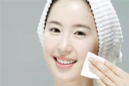 如何使用防曬霜美白,保養(yǎng)肌膚的進(jìn)階技巧-易網(wǎng)健康<a href=http://www.xllyou.com/jkys/ target=_blank class=infotextkey>養(yǎng)生</a>網(wǎng) 如何使用防曬霜美白,保養(yǎng)肌膚的進(jìn)階技巧