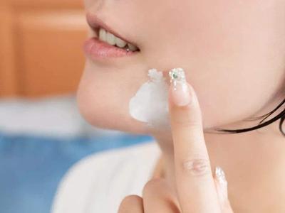 長痘痘的女生如何刷酸，油皮改善膚質(zhì)的注意事項