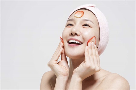 面部痤瘡下巴長痘,鼻子長黑頭,最佳的治療方式是選擇它-易網健康養生網 面部痤瘡下巴長痘,鼻子長黑頭,最佳的治療方式是選擇它