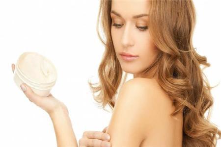 出汗多容易長痘痘，找準三個原因護理肌膚不再怕