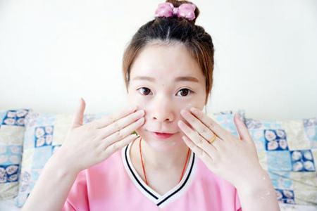 秋季干燥起皮怎么辦，少女無暇皮膚保持的四個方法