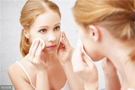 秋冬肌膚容易干燥起皮補水效果差，這三個錯誤護(hù)膚方法要避免