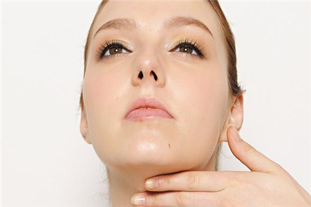 身體的五個部位容易干燥缺水,勤勞做好保濕補水工作-易網健康養生網 身體的五個部位容易干燥缺水,勤勞做好保濕補水工作