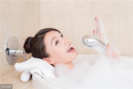 秋冬肌膚容易干燥起皮補水效果差，這三個錯誤護(hù)膚方法要避免