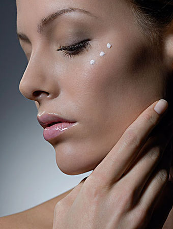 眼周出現(xiàn)細(xì)紋怎么辦？4種方式可幫你淡化