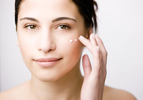 導致眼部衰老的4個習慣 你還在犯嗎？