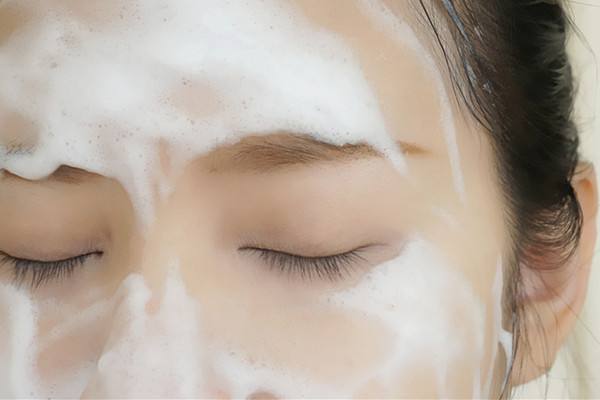 面膜起泡泡怎么回事?其原理是什么?-易網<a href=http://www.xllyou.com/ target=_blank class=infotextkey>健康養生</a>網 面膜起泡泡怎么回事?其原理是什么?