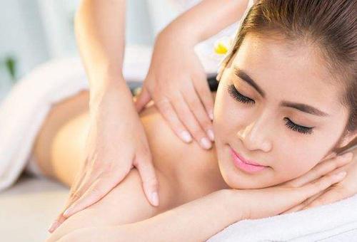 精油開背有哪些好處？開背后多久可以洗澡？