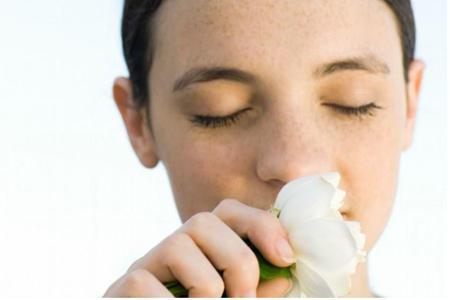 怎么能去掉臉上的斑呢,六大方法消滅你的黑斑點-易網健康<a href=http://www.xllyou.com/jkys/ target=_blank class=infotextkey>養生</a>網 怎么能去掉臉上的斑呢,六大方法消滅你的黑斑點