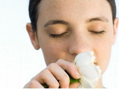 怎么能去掉臉上的斑呢，六大方法消滅你的黑斑點