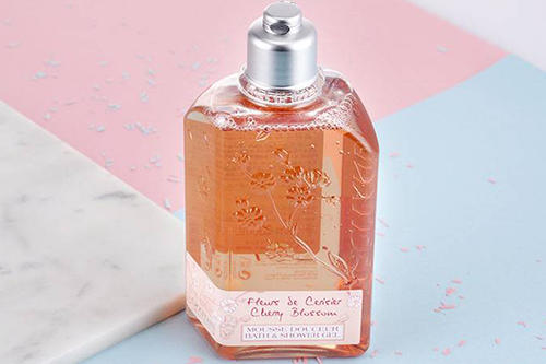 沐浴露可以洗臉嗎?沐浴露洗臉會怎樣?-易網(wǎng)健康<a href=http://www.xllyou.com/jkys/ target=_blank class=infotextkey>養(yǎng)生</a>網(wǎng) 沐浴露可以洗臉嗎?沐浴露洗臉會怎樣?