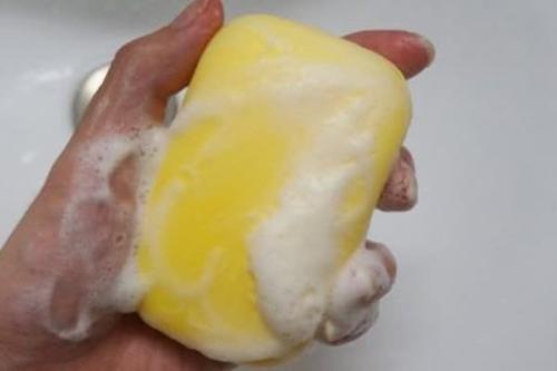 除螨皂可以洗臉嗎?用除螨皂還用洗面奶嗎?-易網健康<a href=http://www.xllyou.com/jkys/ target=_blank class=infotextkey>養生</a>網 除螨皂可以洗臉嗎?用除螨皂還用洗面奶嗎?