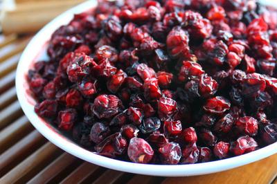 五味子怎么吃?分享五種吃法-易網(wǎng)健康<a href=http://www.xllyou.com/jkys/ target=_blank class=infotextkey>養(yǎng)生</a>網(wǎng) 五味子怎么吃?分享五種吃法